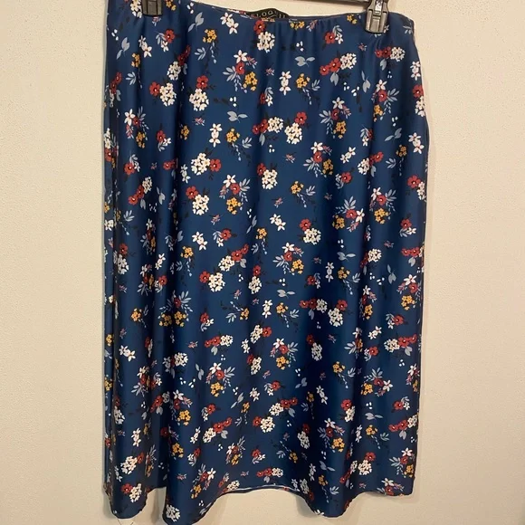 ELOQUII Plus Size 14 Floral Midi Skirt - Picture 2 of 6